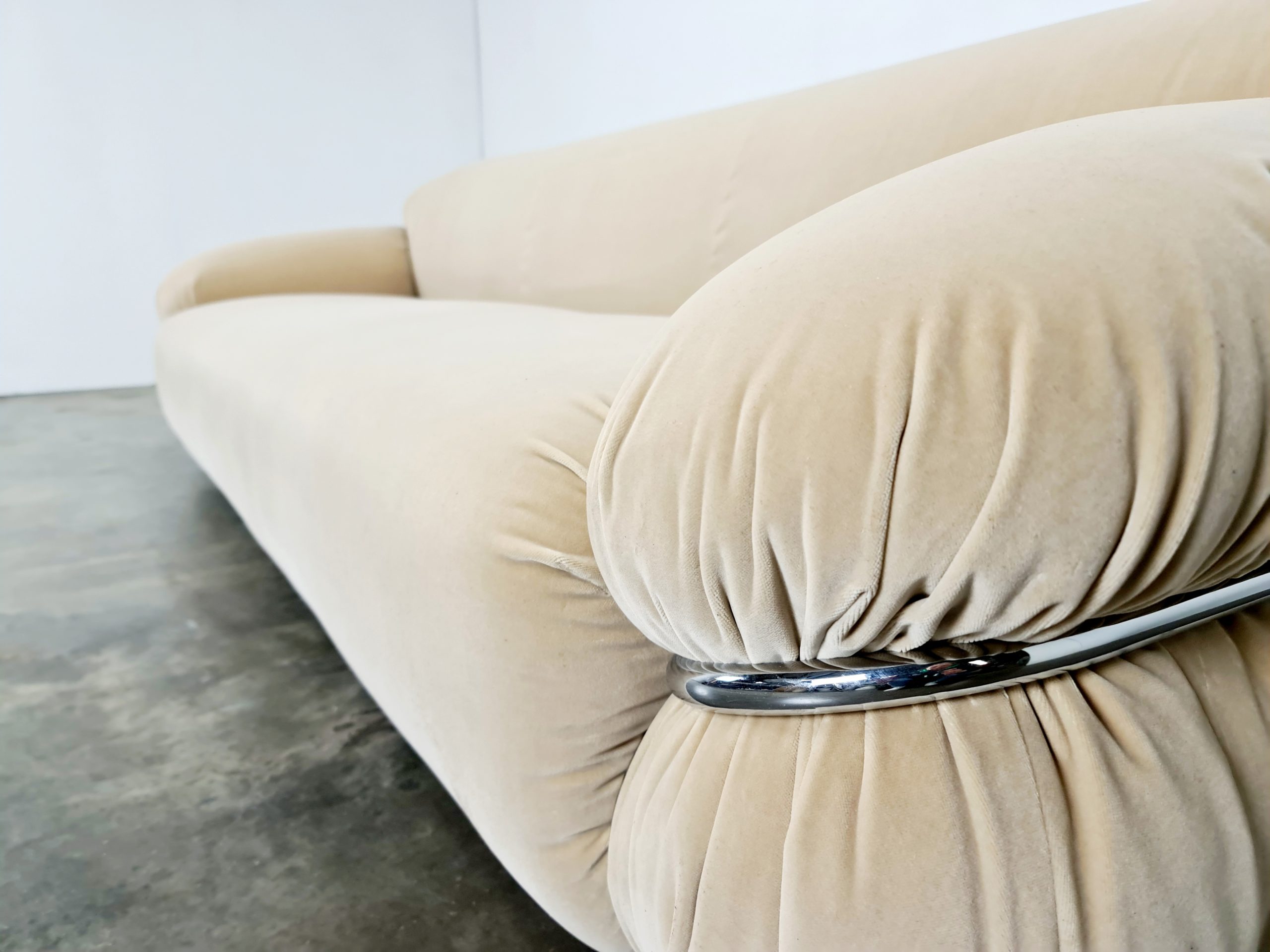Gianfranco shop frattini sofa