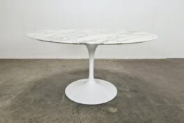 Knoll Eero Saarinen Tulip table Knoll Eero Saarinen Tulip table