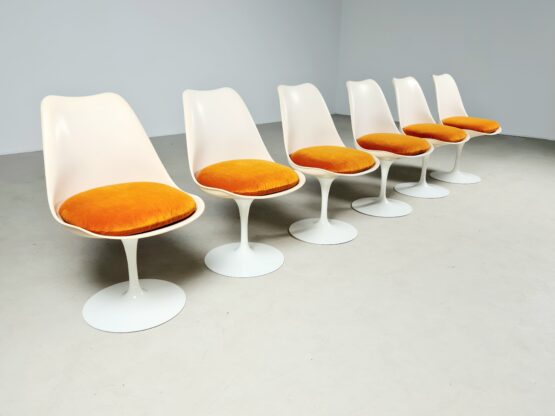 Eero Saarinen Tulip chair, Knoll