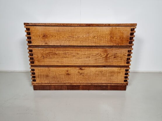Brutalist oak chest of drawers, Giuseppe Rivadossi style