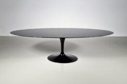 Eero Saarinen Tulip table, Knoll