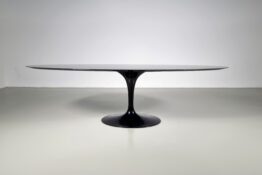 Eero Saarinen Tulip table, Knoll