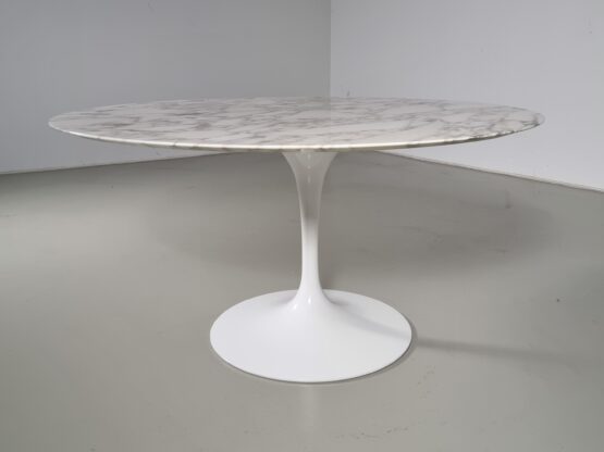 Eero Saarinen Tulip table, Knoll