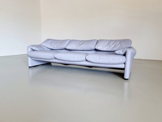 Maralunga sofa, cassina