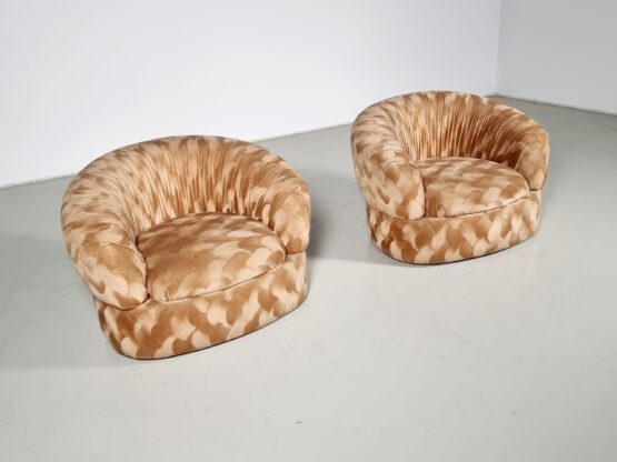 Pair of Mid-Century Modern Italian original gold/beige Velvet Lounge Chairs - Image 6