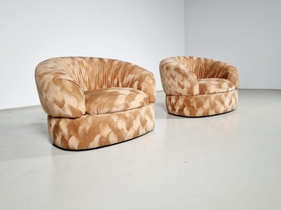 Pair of Mid-Century Modern Italian original gold/beige Velvet Lounge Chairs