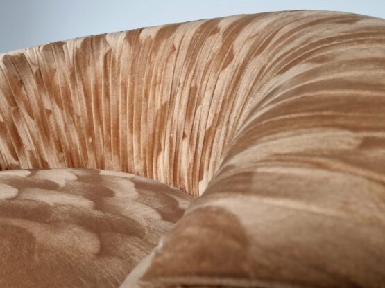 Pair of Mid-Century Modern Italian original gold/beige Velvet Lounge Chairs - Image 7