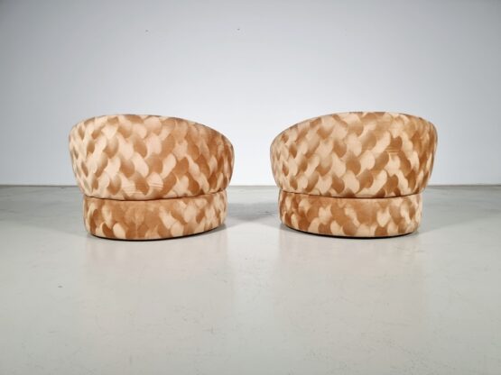 Pair of Mid-Century Modern Italian original gold/beige Velvet Lounge Chairs - Image 5