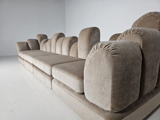 Dromadaire sectional sofa in beige mohair velvet by Hans Hopfer for Roche Bobois, 1970's - Image 10
