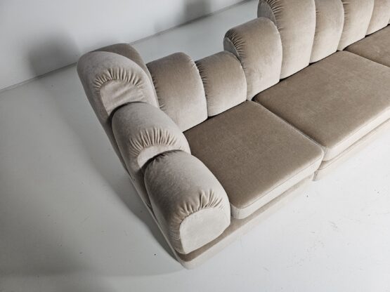 Dromadaire sectional sofa in beige mohair velvet by Hans Hopfer for Roche Bobois, 1970's - Image 8