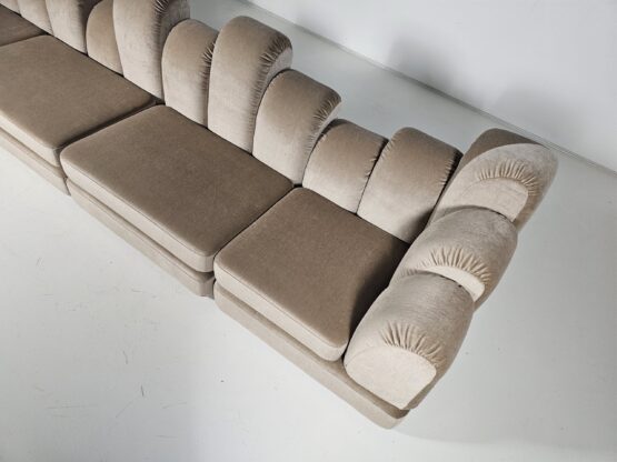 Dromadaire sectional sofa in beige mohair velvet by Hans Hopfer for Roche Bobois, 1970's - Image 6