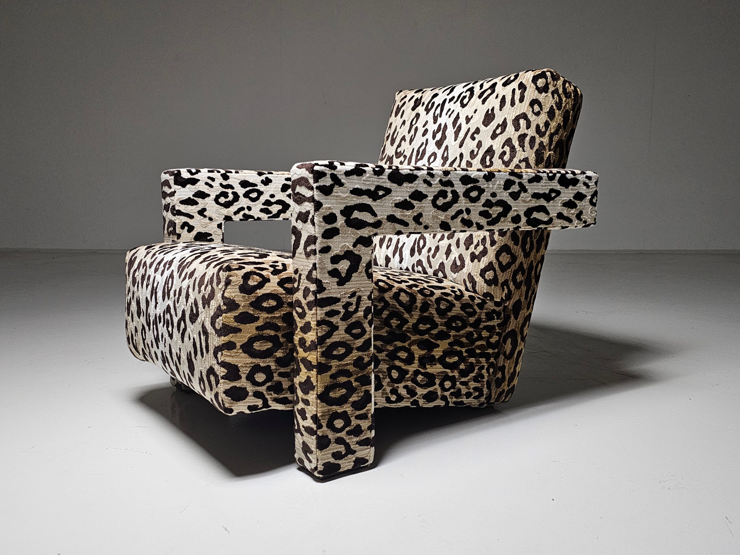 Utrecht chair, Gerrit Rietveld, Cassina
