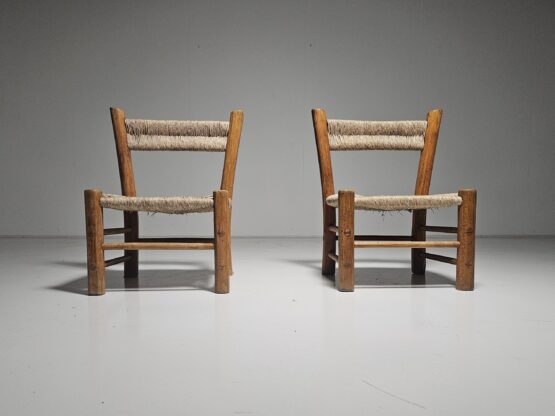 French Rustic Pair of Low Chairs in Elm Wood and Straw, 1960s - Image 5