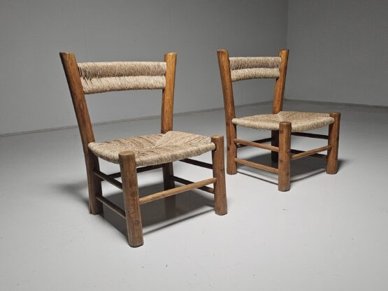 French Rustic Pair of Low Chairs in Elm Wood and Straw, 1960s - Image 2