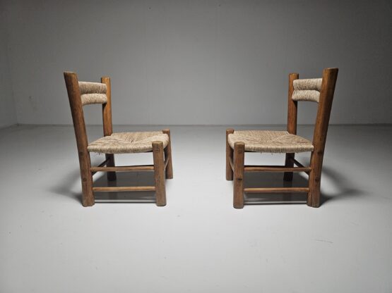 French Rustic Pair of Low Chairs in Elm Wood and Straw, 1960s - Image 4