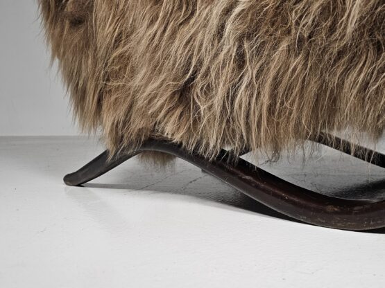 Pair of Jindrich Halabala 'H269' lounge chairs in Mongolian sheepskin, Czech Republic, 1930s - Image 9