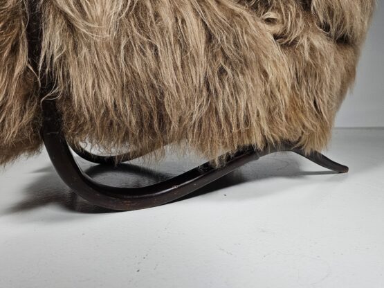 Pair of Jindrich Halabala 'H269' lounge chairs in Mongolian sheepskin, Czech Republic, 1930s - Image 10