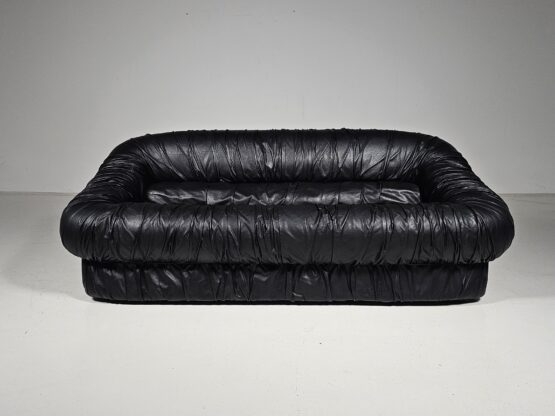 Piumino sofa by De Pas, D’urbino, and Lomazzi and manufactured in Italy by Dall’Oca in 1975. - Image 3