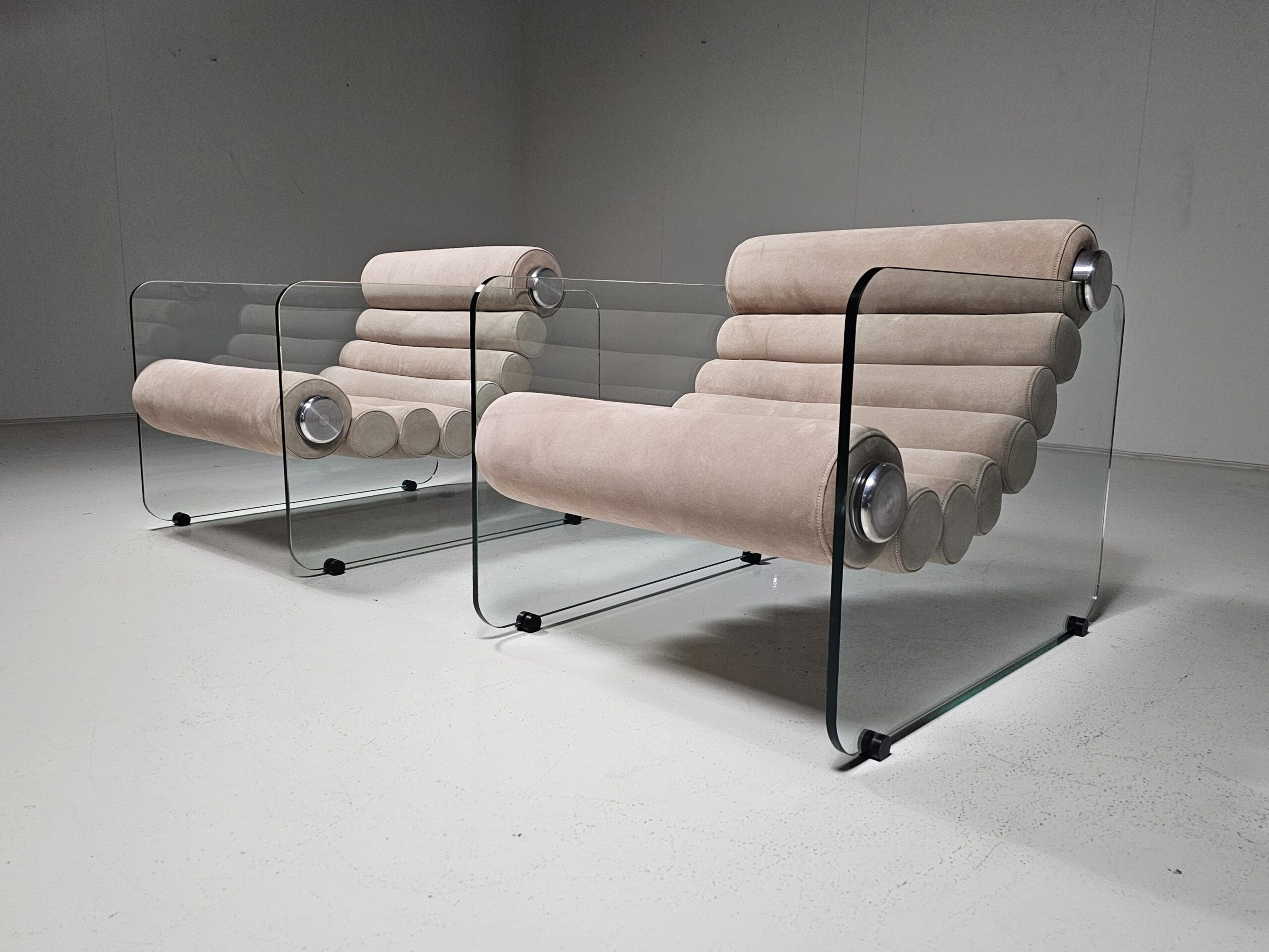 'Hyaline' armchairs, light pink suède, Fabio Lenci for Stendig,