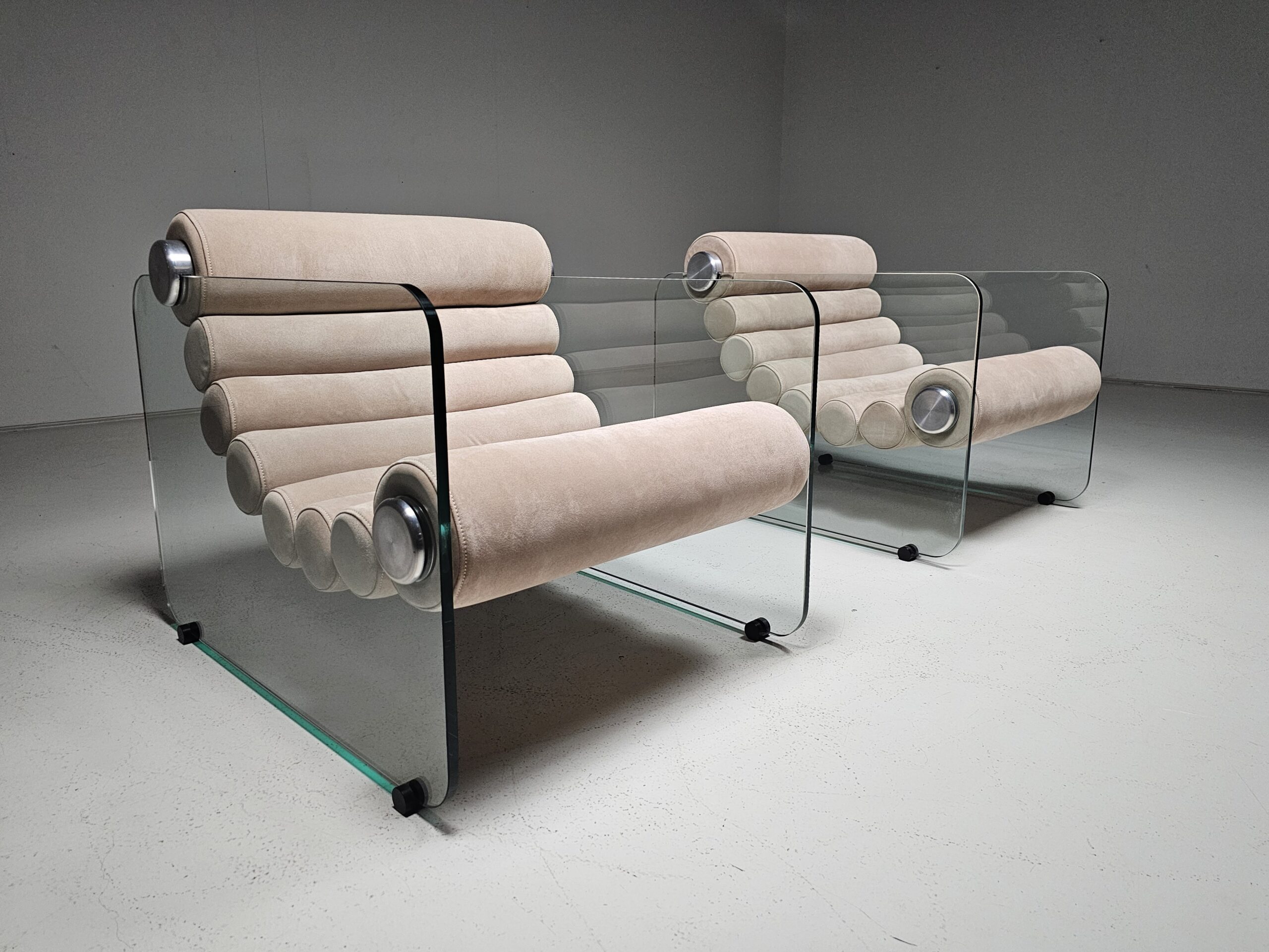 'Hyaline' armchairs, light pink suède, Fabio Lenci for Stendig,