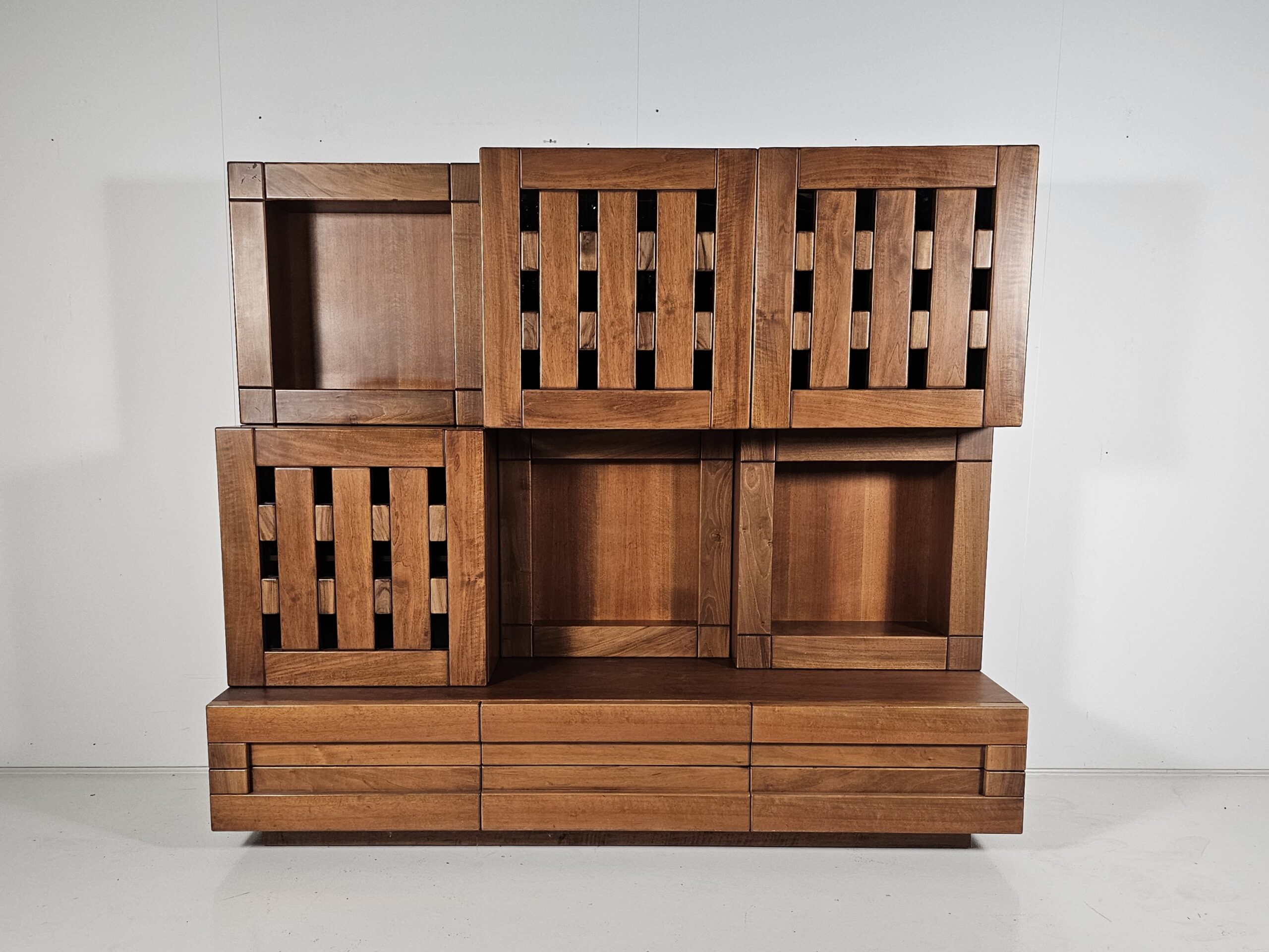 Plato Sideboard, walnut wood , Ferdinando Meccani,