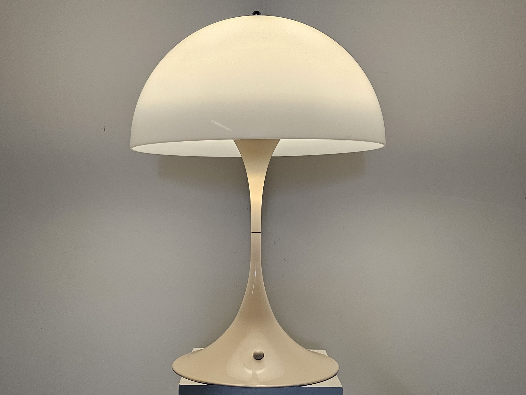 Panthella lamp, Louis Poulsen, Verner Panton