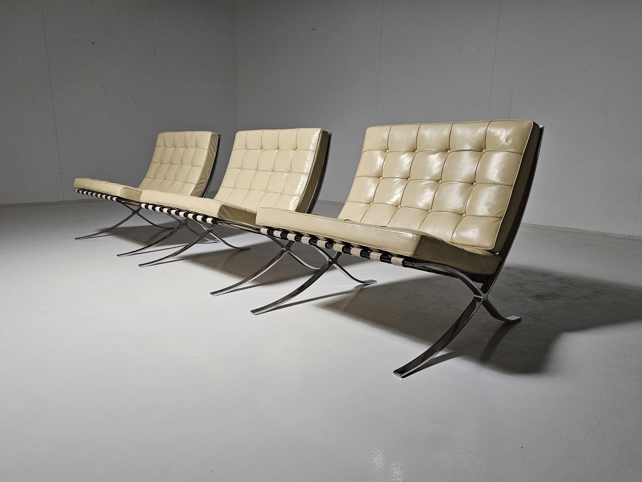 Barcelona chairs, Mies van der Rohe, Knoll International