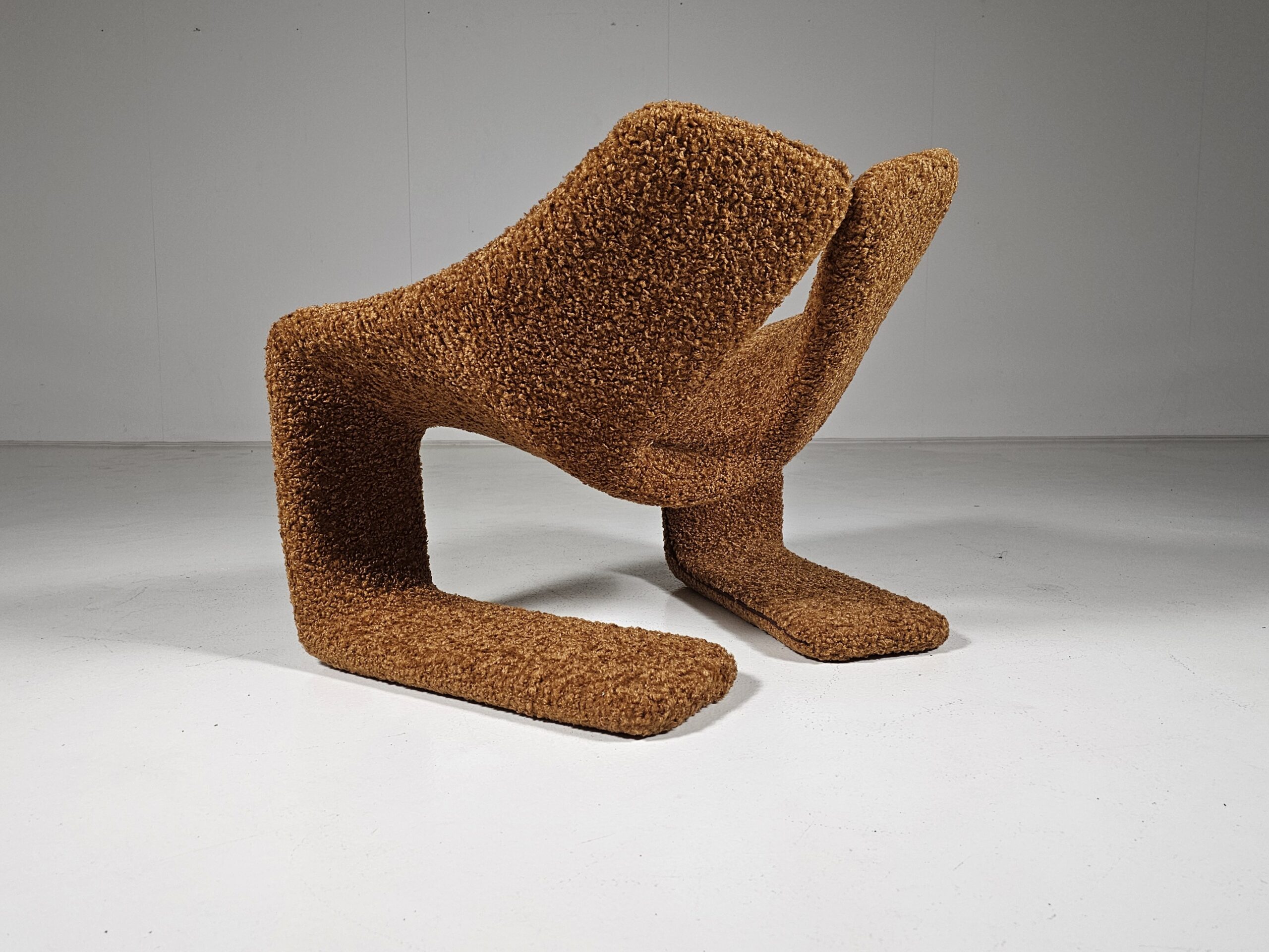 Kwok Hoi Chan Zen chair