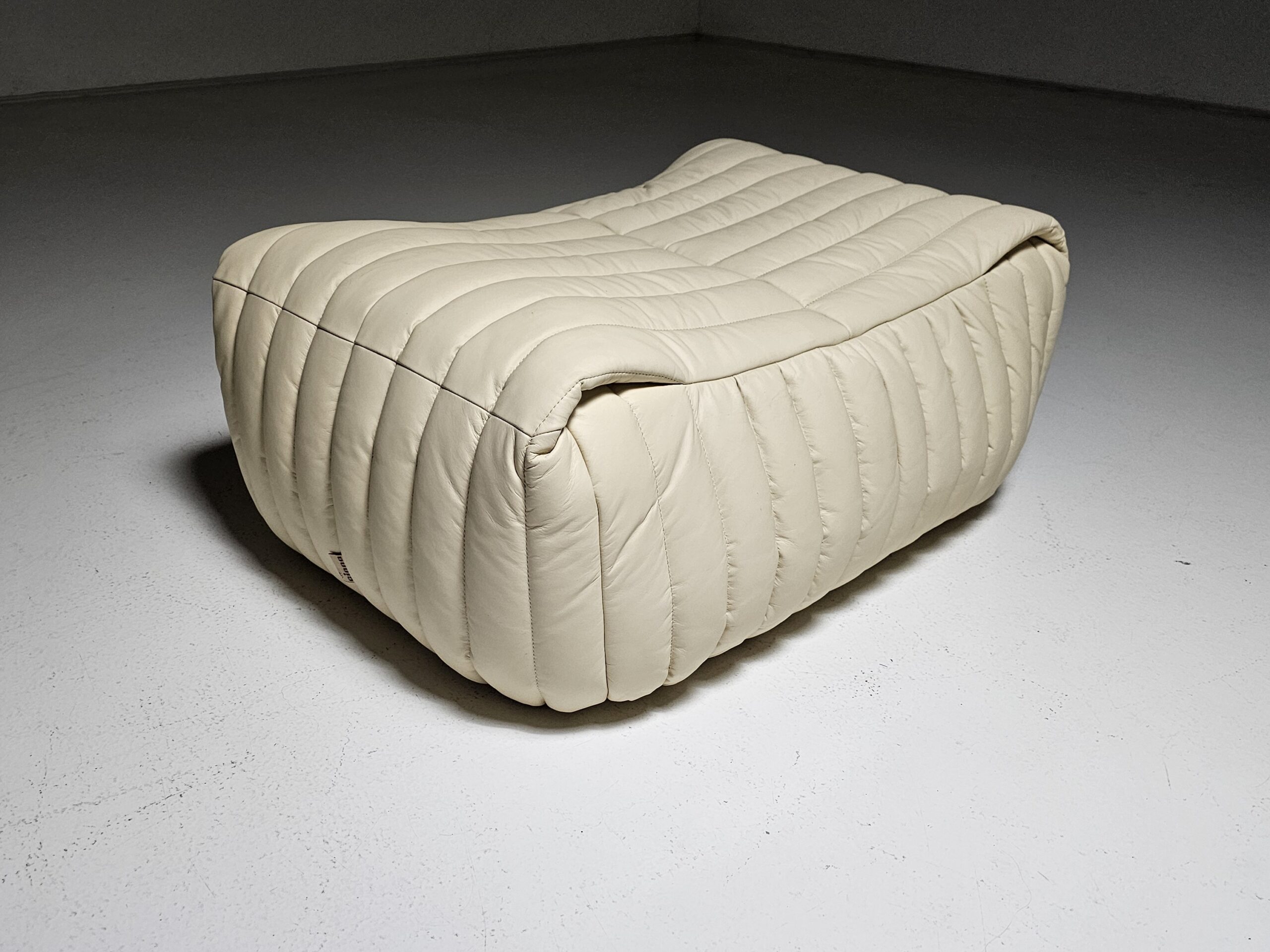 Cinna Sandra pouf, Annie Hieronimus