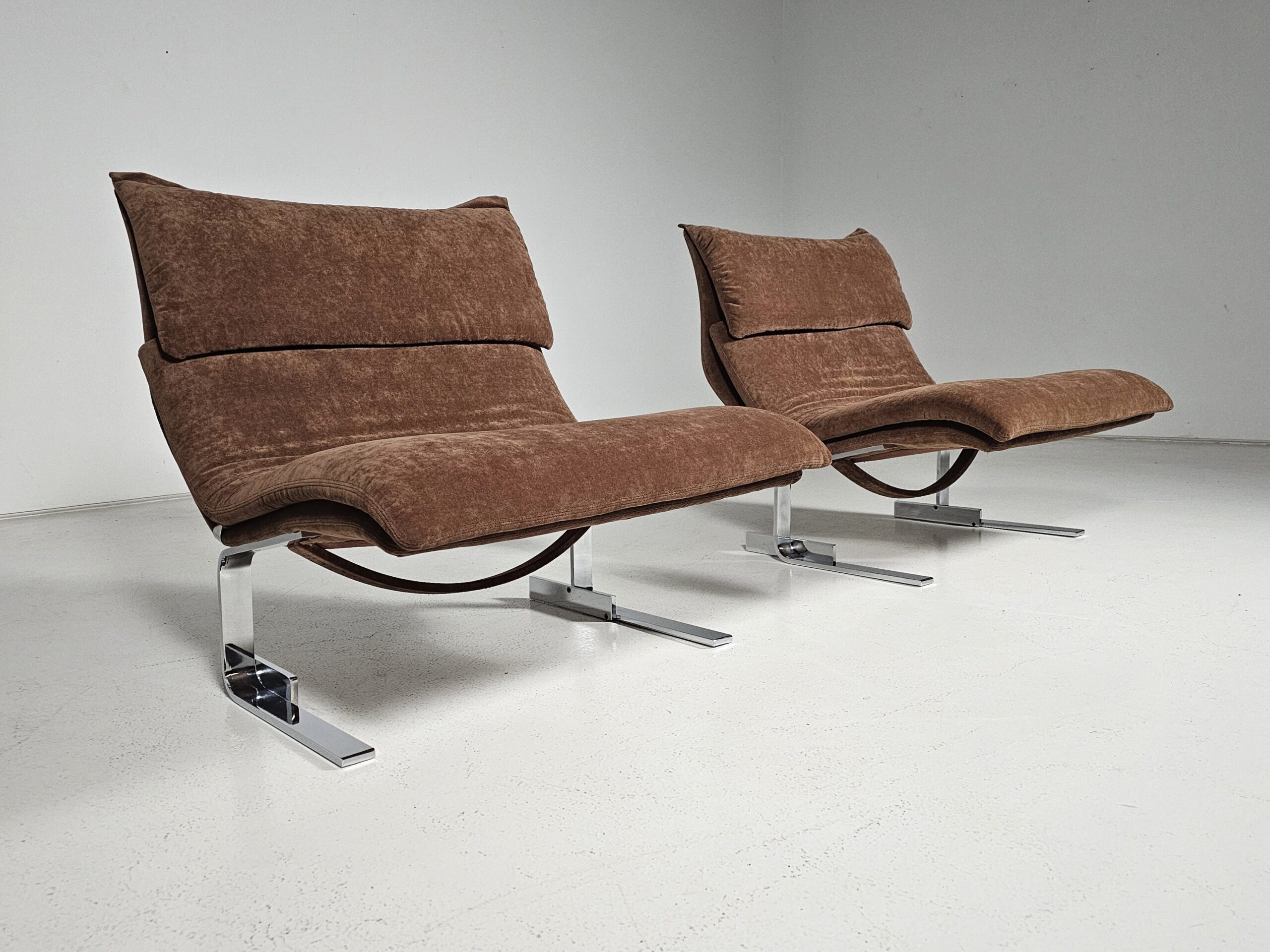 Onda lounge chairs by Giovanni Offredi for Saporiti