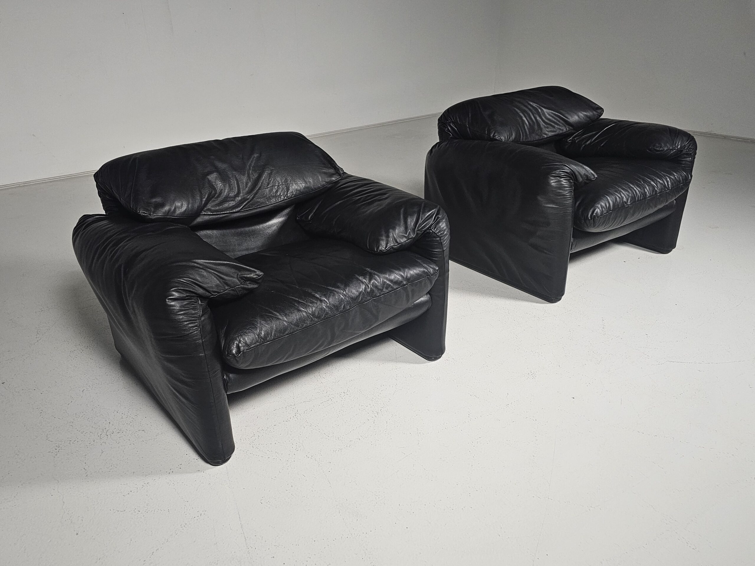 Cassina Maralunga black leather lounge chairs