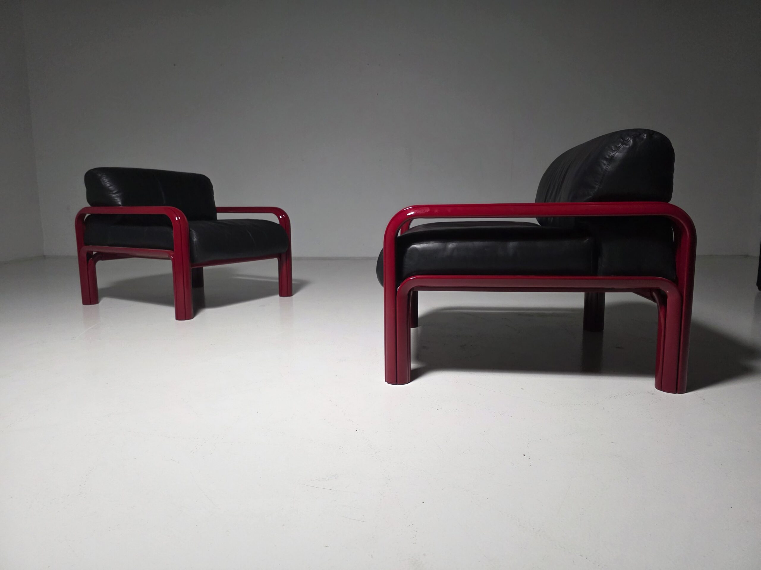 Gea Aulenti lounge chairs Knoll International