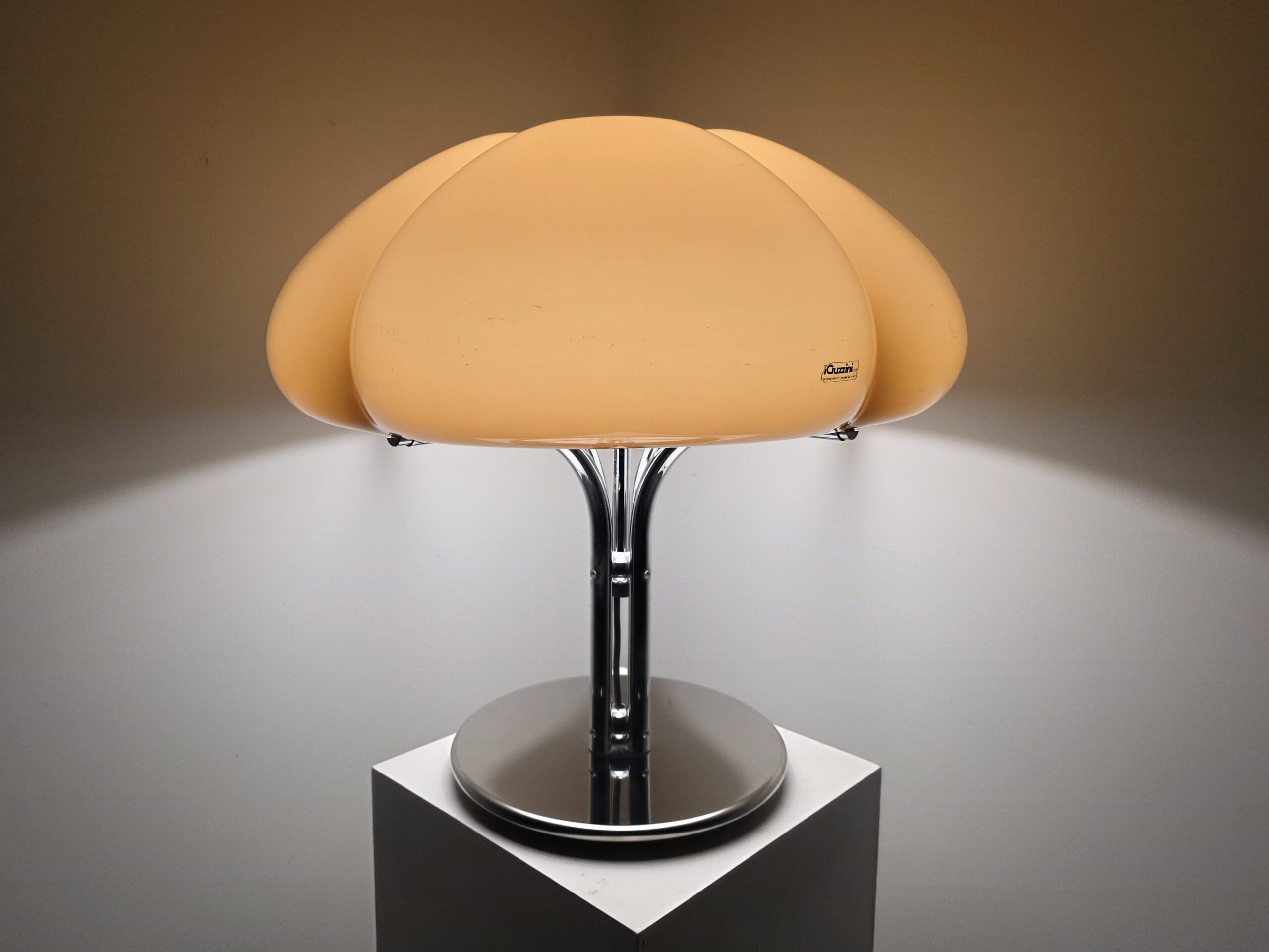 Quadrifoglio peach/nude table lamp Gae Auulenti Guzzini