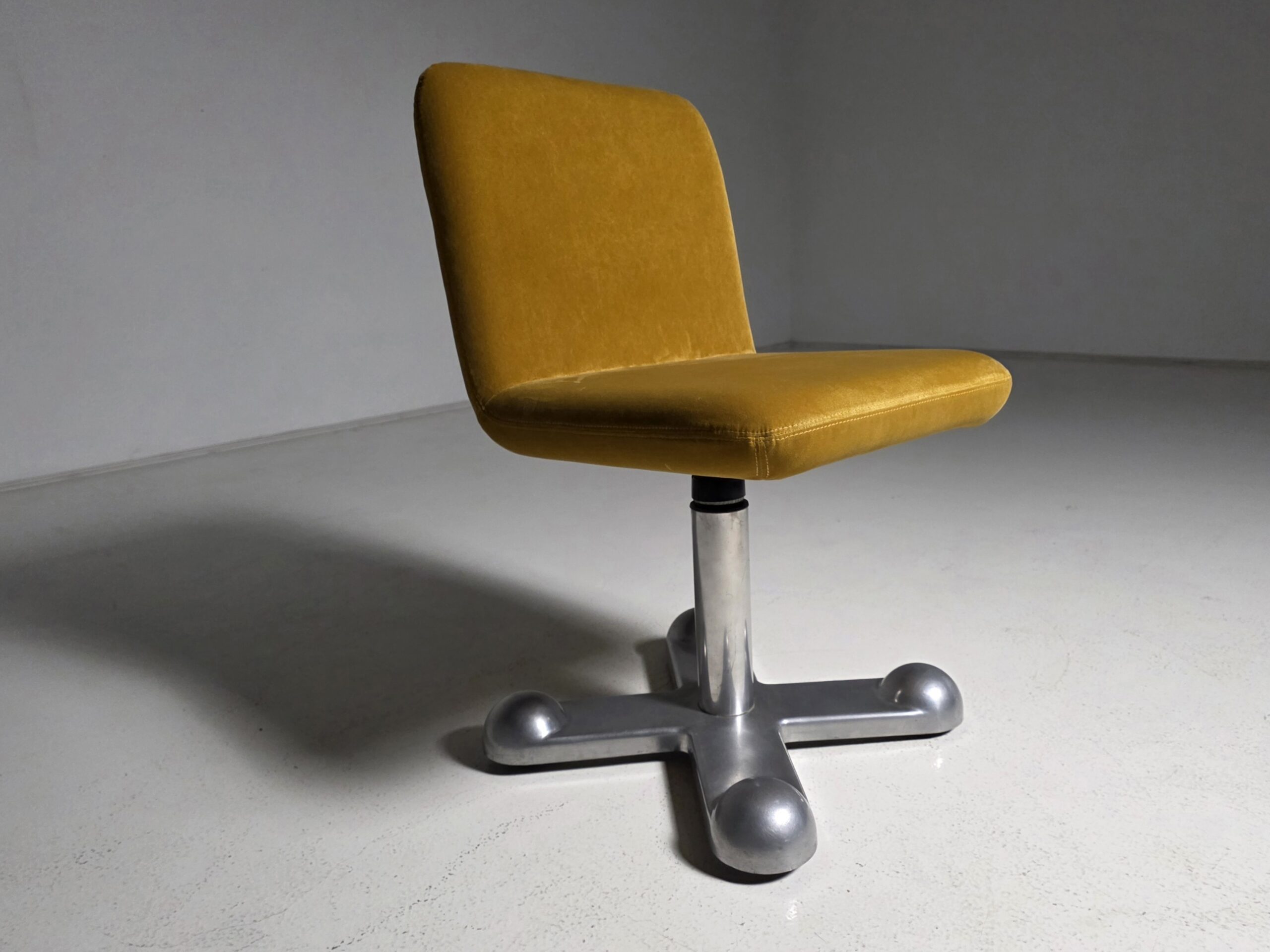 Perry King Planula desk chair