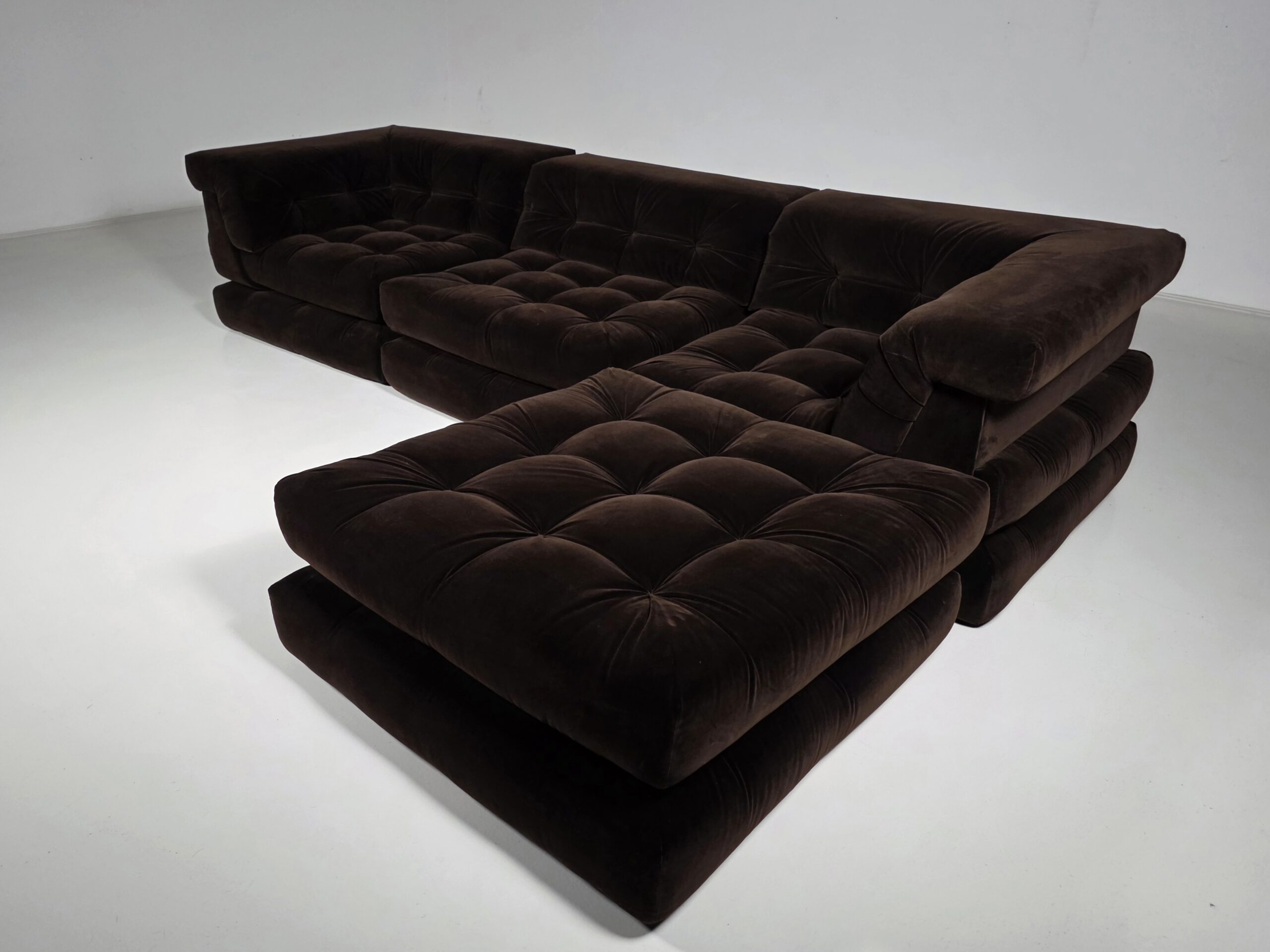 Early edition Mah Jong sofa by Roche Bobois