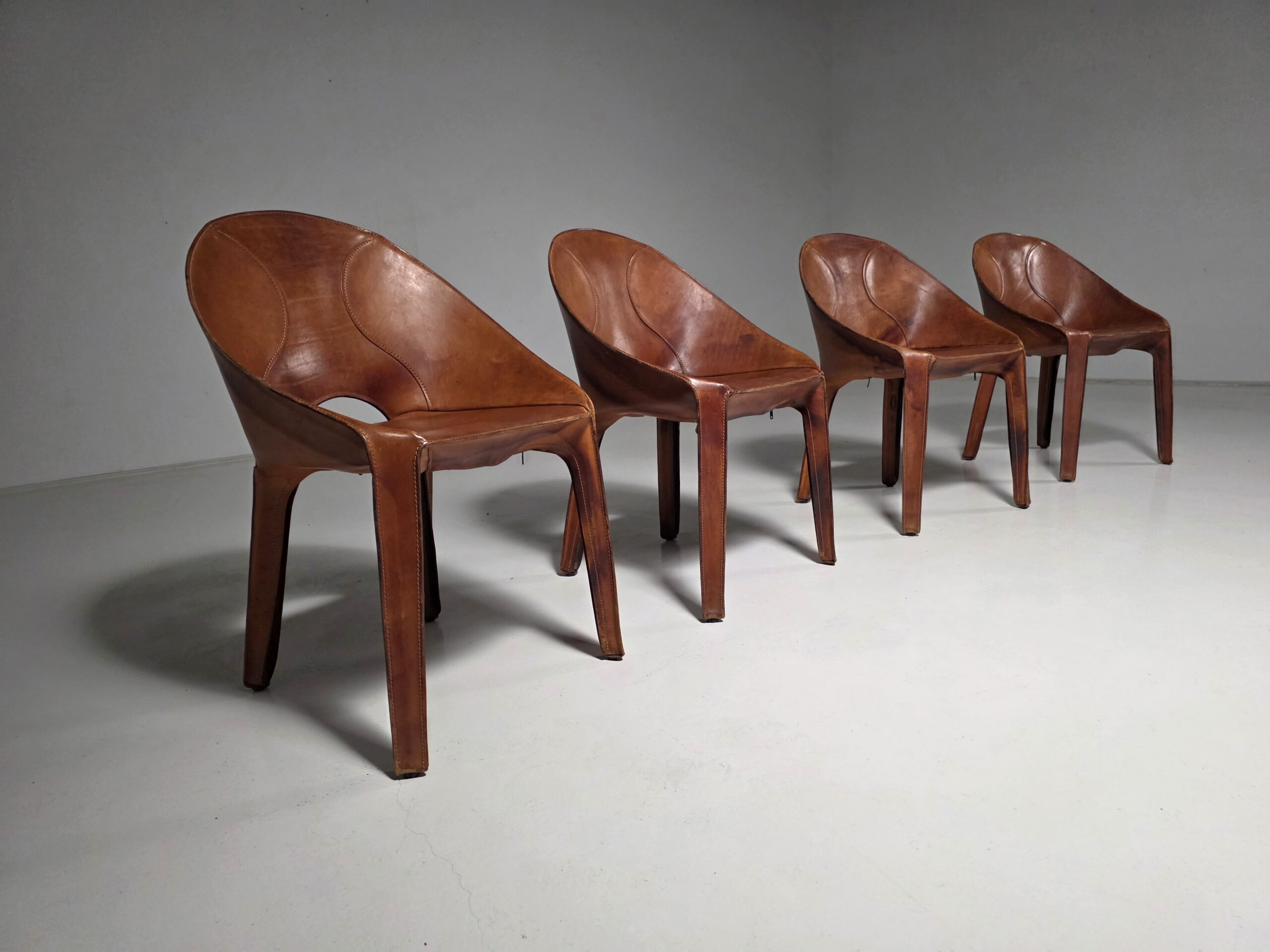 Lira e Liuto chairs Mario Bellini