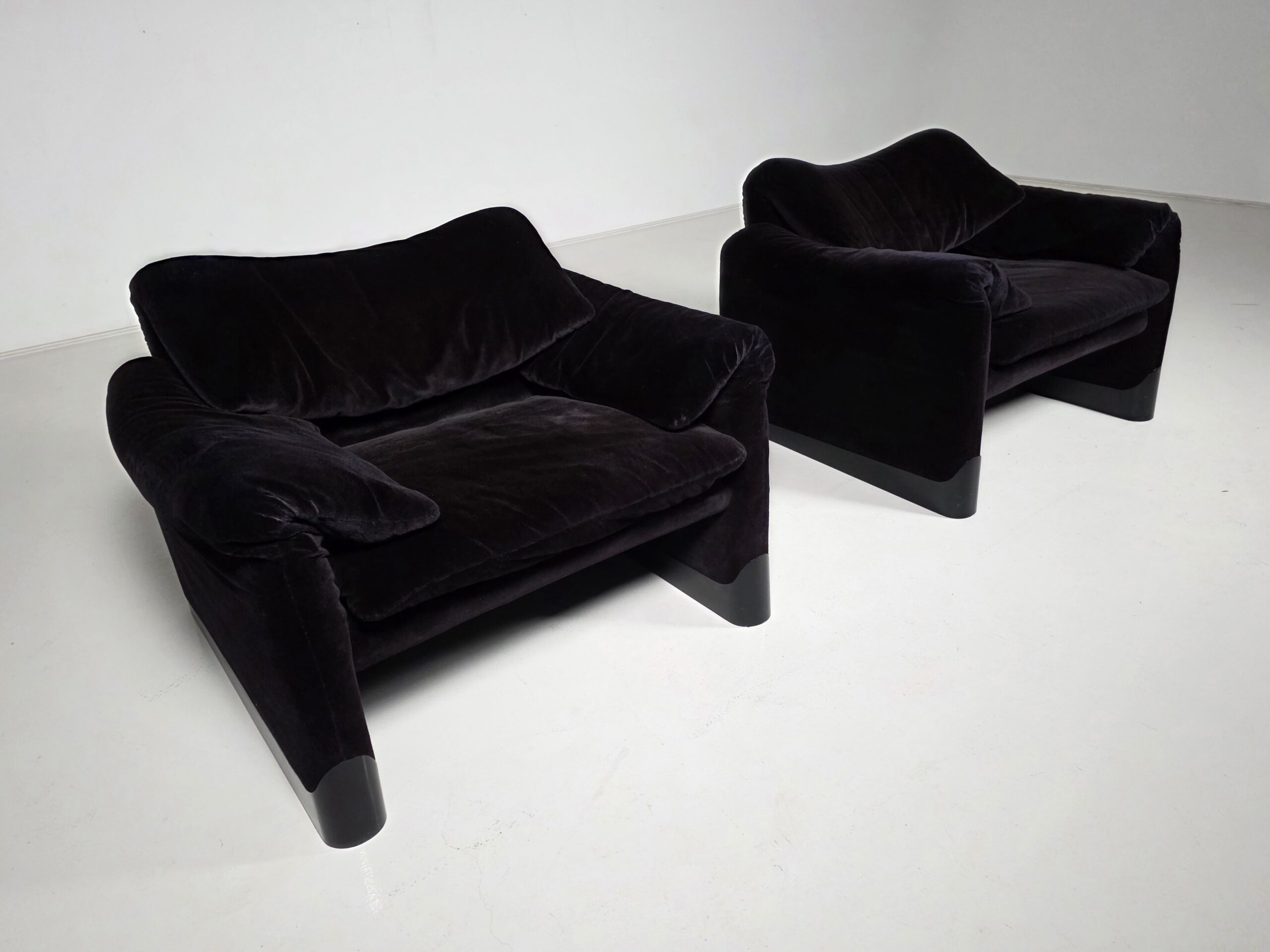 Maralunga chairs, Vico Magistretti, Cassina