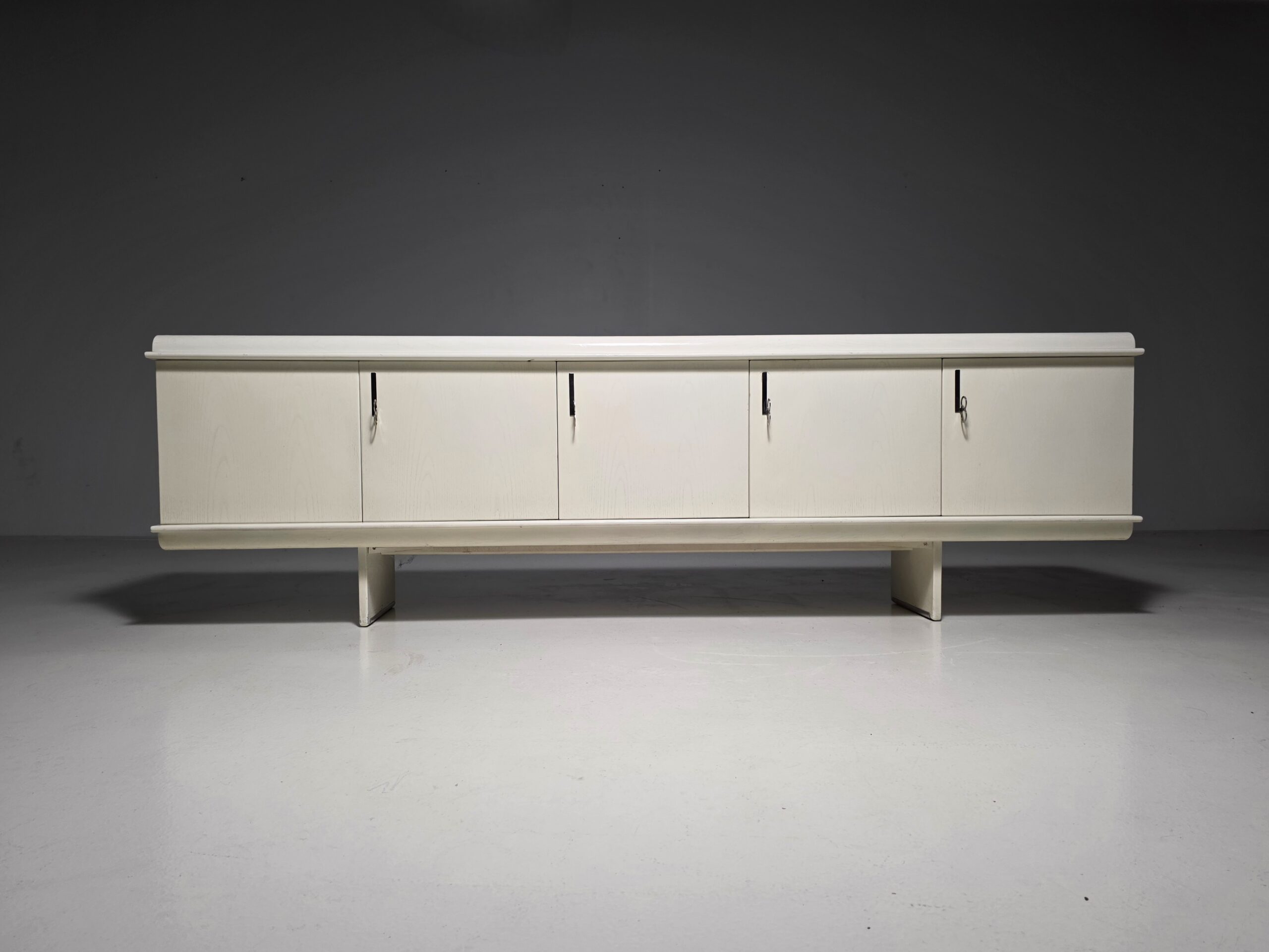 Pellicano sideboard, Vittorio Introini, Saporiti