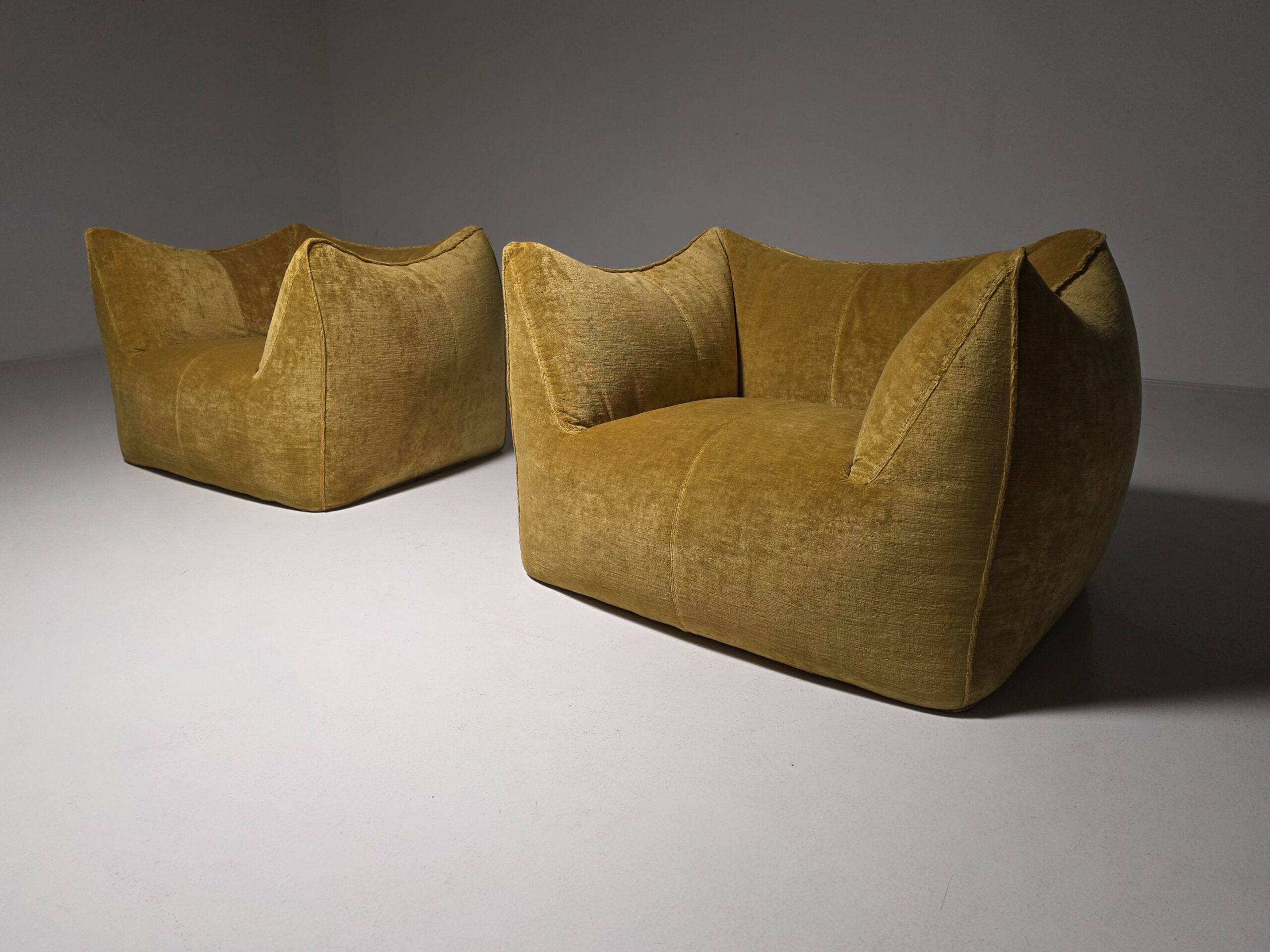 Le Bambole lounge chairs, Mario Bellini