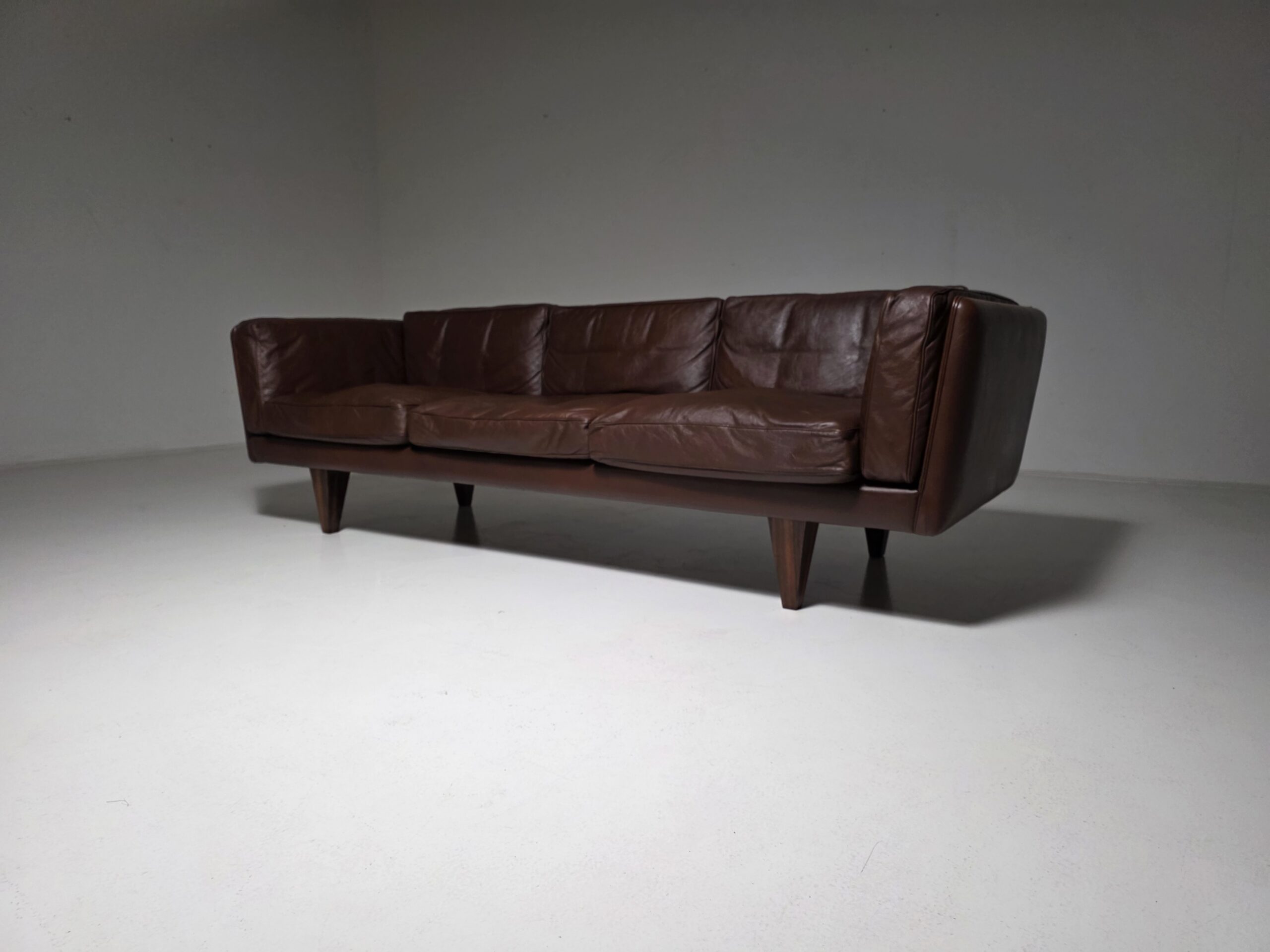 Illum Wikkelso V11 sofa, Holger Christiansen