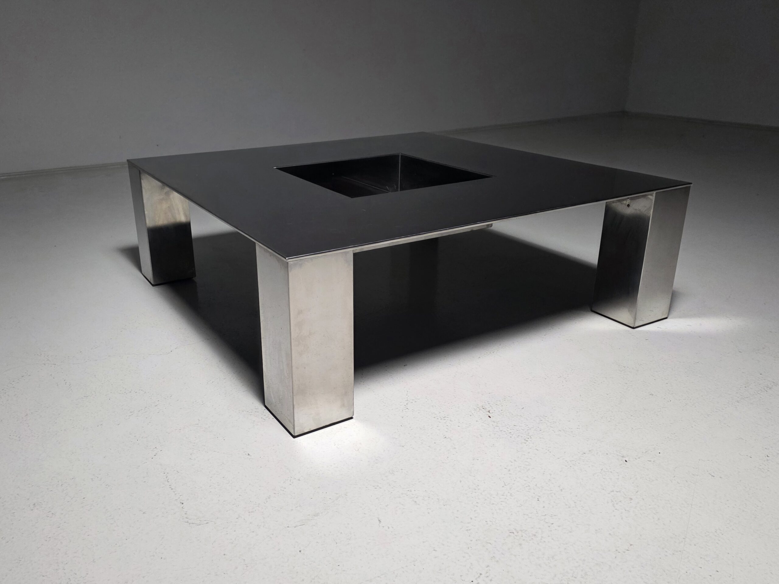 Tebe coffee table by Giovanni Offredi for Saporiti