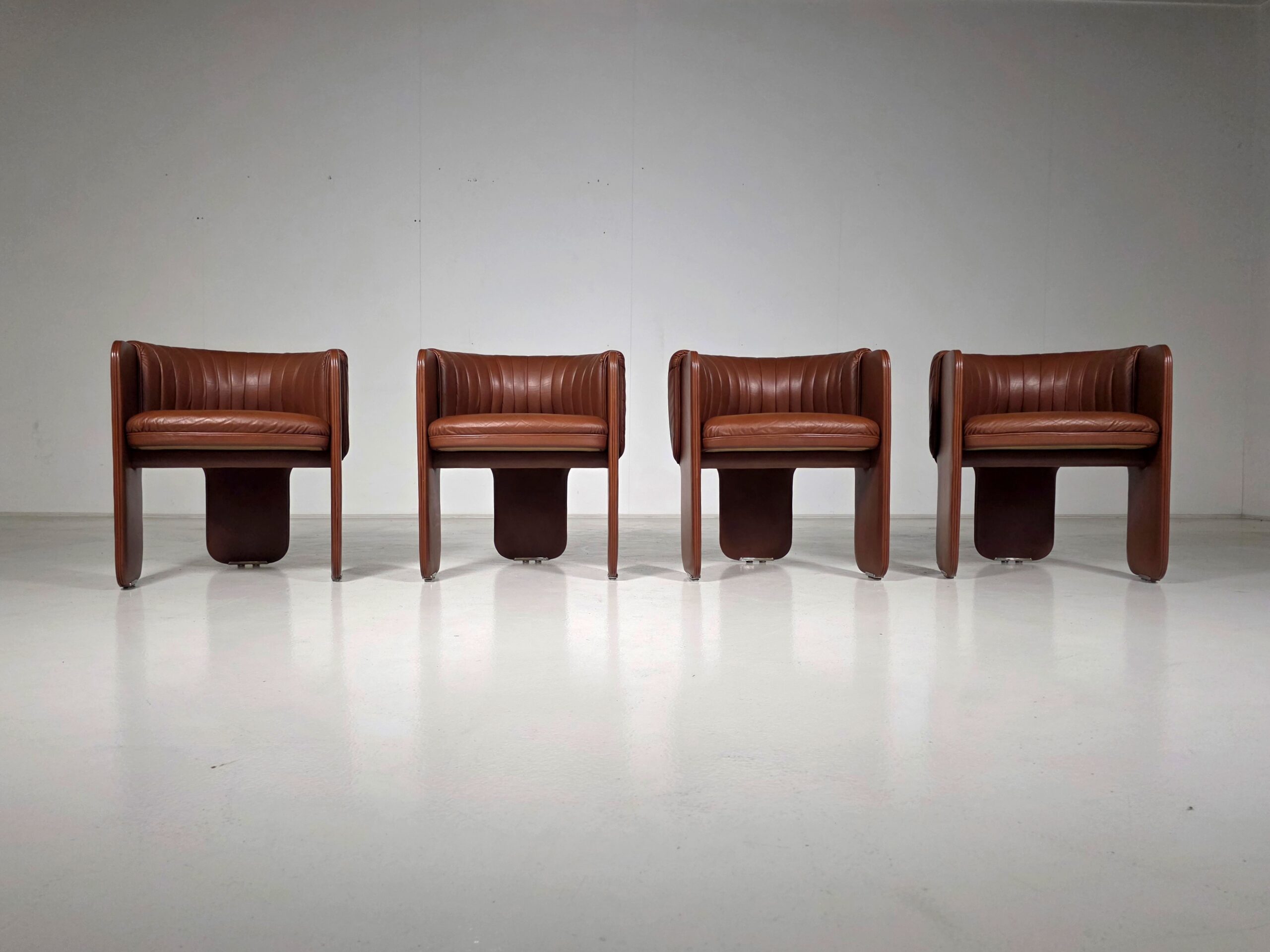 Dinette chairs, Luigi Massoni, Poltrona Frau