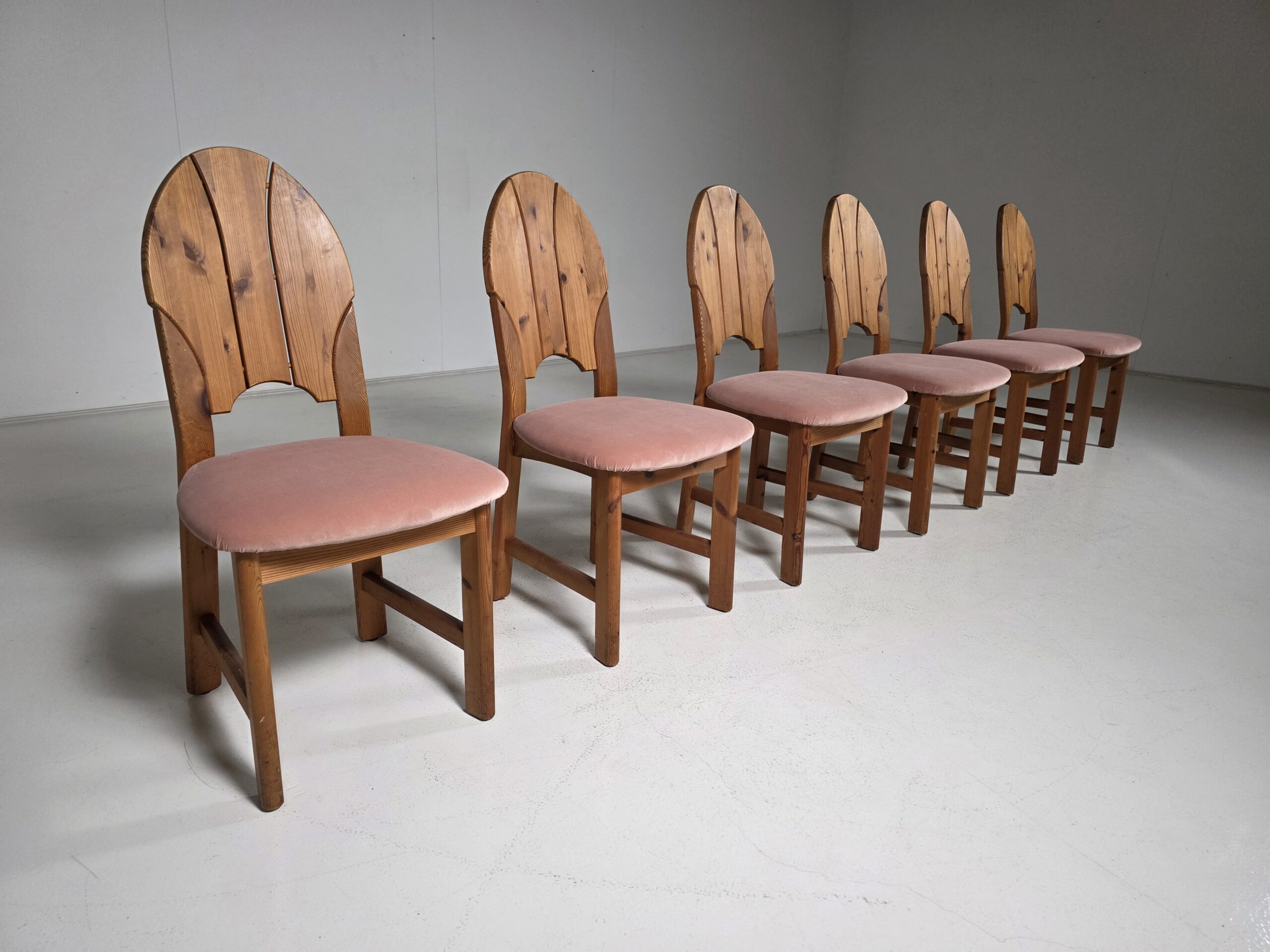 Pine Wood Dining Chairs in Pink Velvet