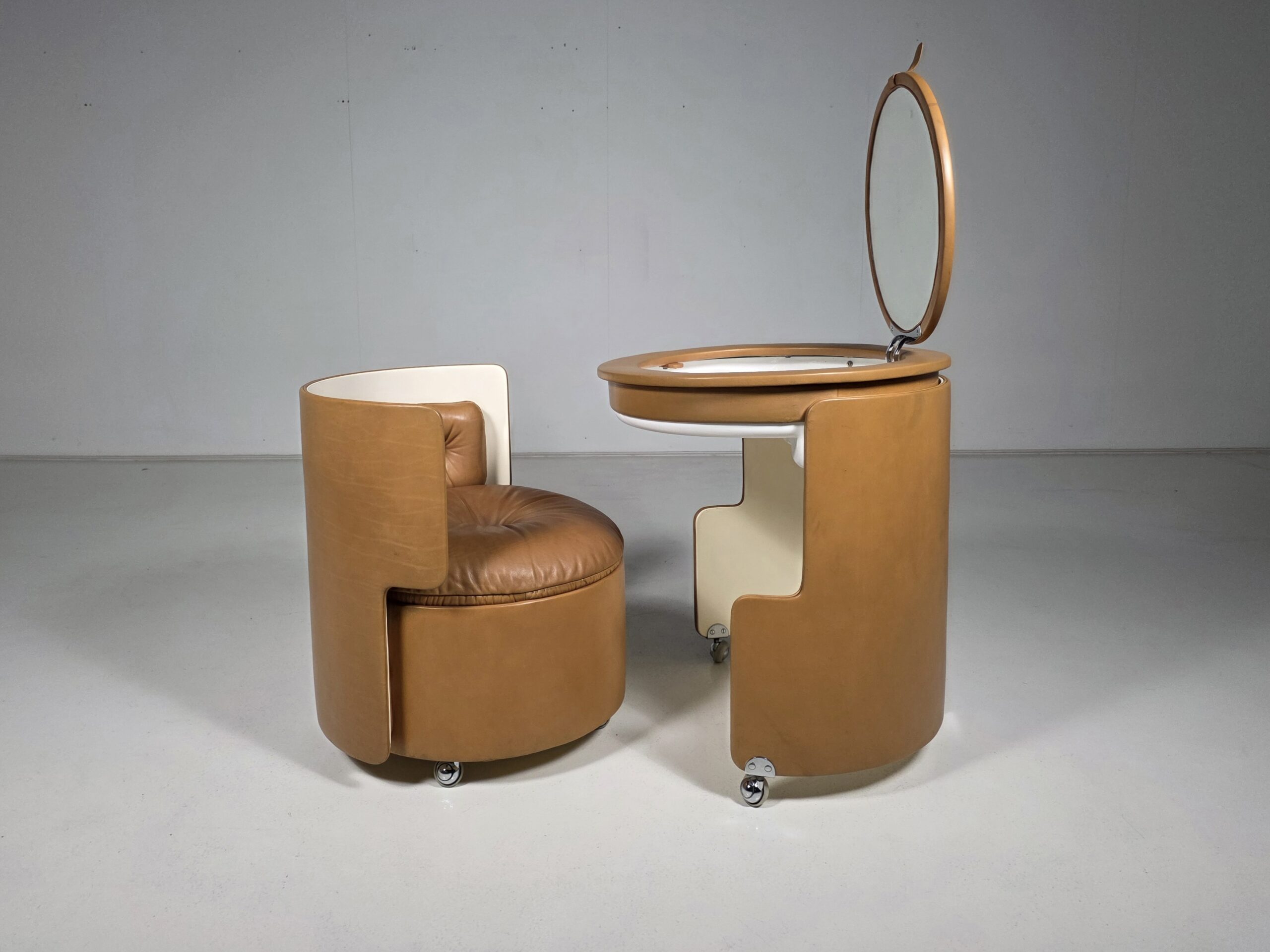 Luigi Massoni ‘Dilly Dally’ Vanity Set for Poltrona Frau