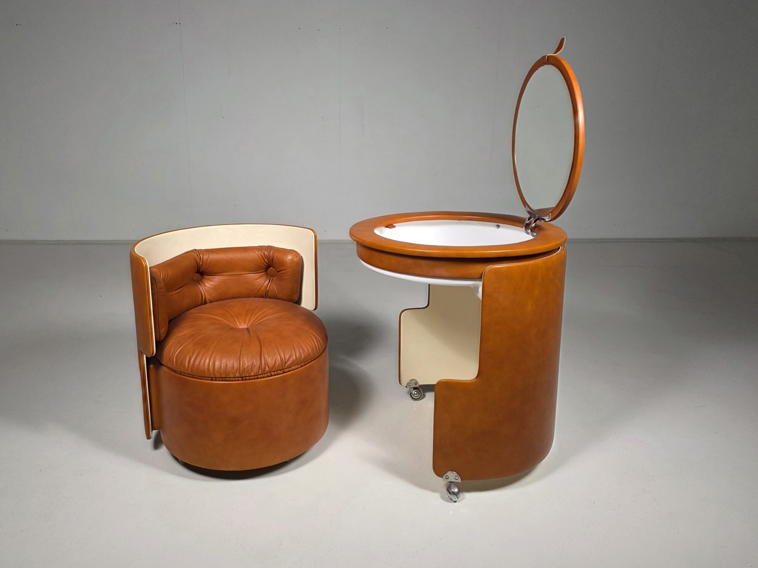 Luigi Massoni ‘Dilly Dally’ Vanity Set for Poltrona Frau