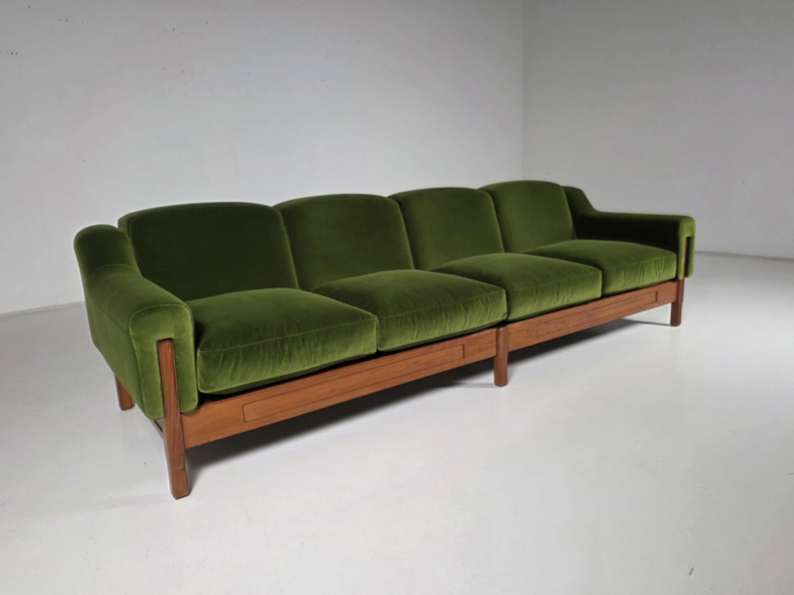 Fratelli Saporiti sofa